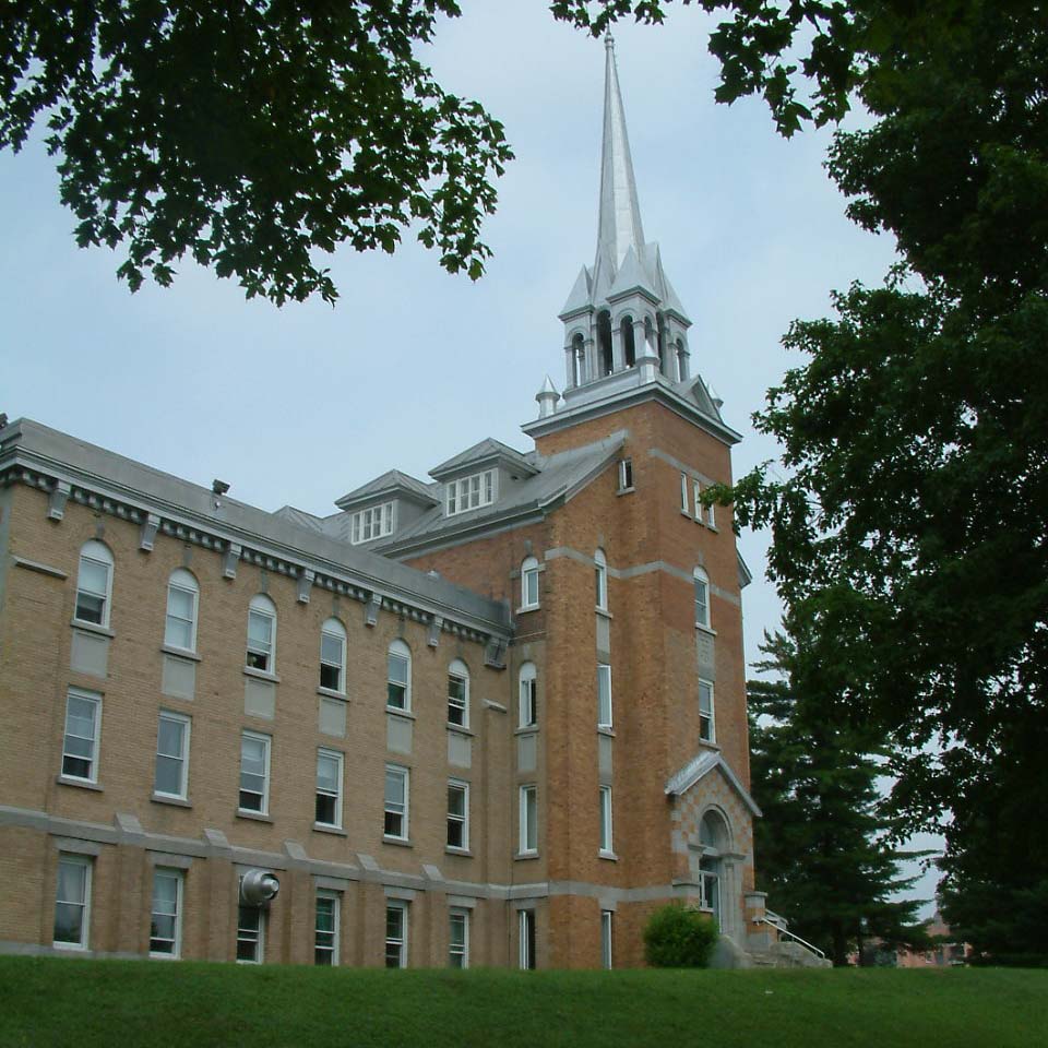Évaluation patrimoniale de 54 couvents, monastères et autres propriétés de communautés religieuses situés sur le territoire de la Ville de Québec. Client : Ville, 2005-2006